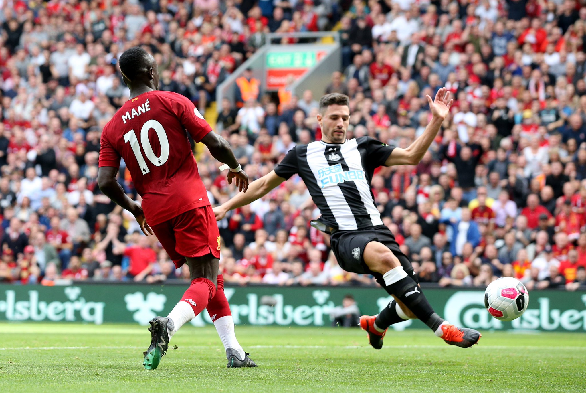 交织在狭小 交织在狭小