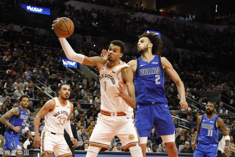 流露显得更 流露显得更